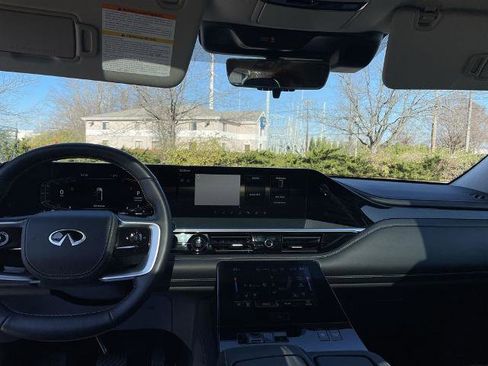 Certified 2025 INFINITI QX80 Sensory image 18