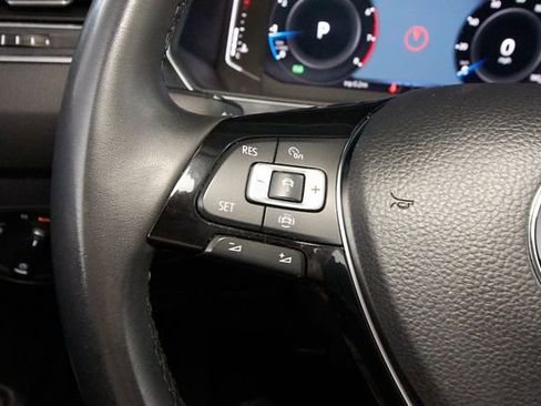 Used 2020 Volkswagen Tiguan SEL w/ Tiguan Two-Row MDO Package image 16