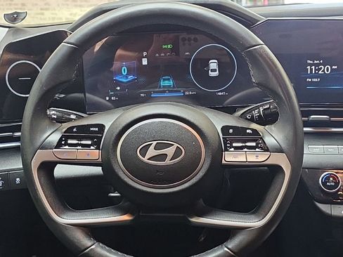 Used 2025 Hyundai Elantra SEL FWD image 16