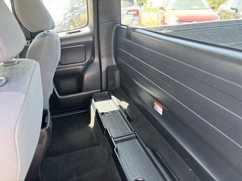 Used 2017 Toyota Tacoma SR5 image 17