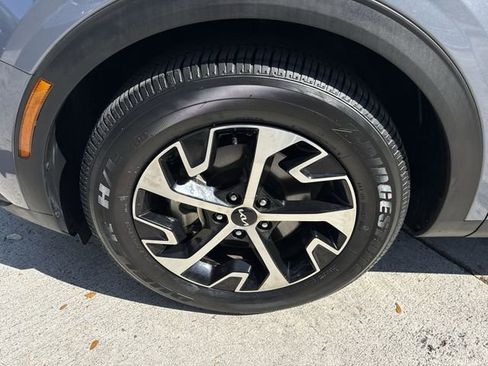 Used 2025 Kia Sportage EX image 10