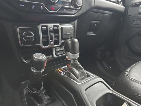 Used 2022 Jeep Wrangler Unlimited Sahara image 31