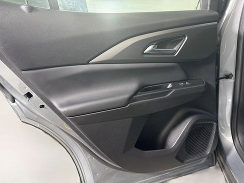 Used 2025 Chevrolet Equinox EV LT image 25