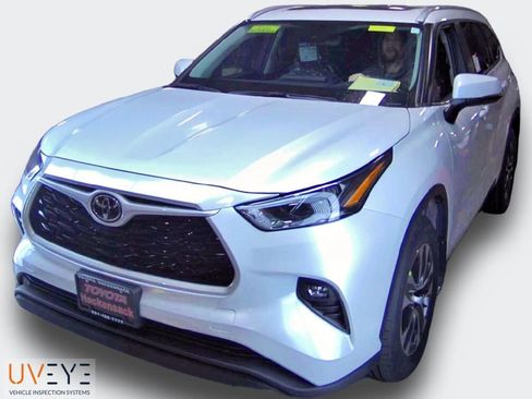 Used 2026 Toyota Highlander XLE image 2
