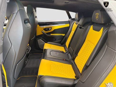 Used 2022 Lamborghini Urus AWD/4WD image 21