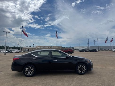 Used 2023 Nissan Altima 2.5 SV FWD image 24