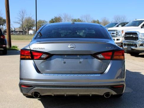 Used 2023 Nissan Altima 2.5 SV w/ SV Premium Package FWD image 4