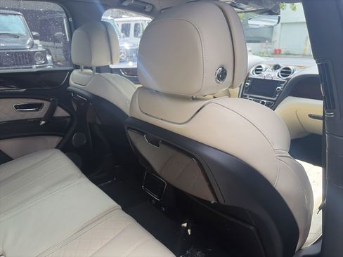 Used 2018 Bentley Bentayga AWD/4WD image 12