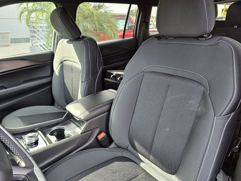 New 2025 Jeep Grand Cherokee L Laredo image 21