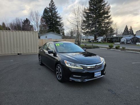 Used 2017 Honda Accord EX image 2