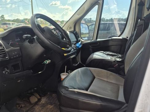 Used 2022 RAM ProMaster 2500 w/ Driver Convenience Group FWD image 4