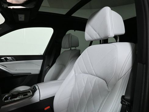 Used 2026 BMW X5 xDrive40i w/ Climate Comfort Package image 16