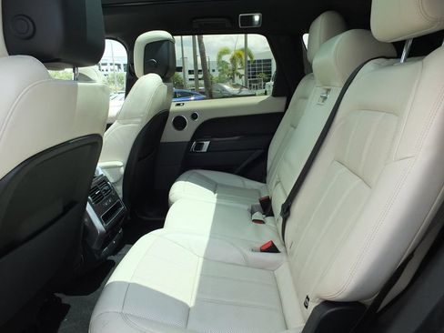 Used 2019 Land Rover Range Rover Sport HSE AWD/4WD image 18