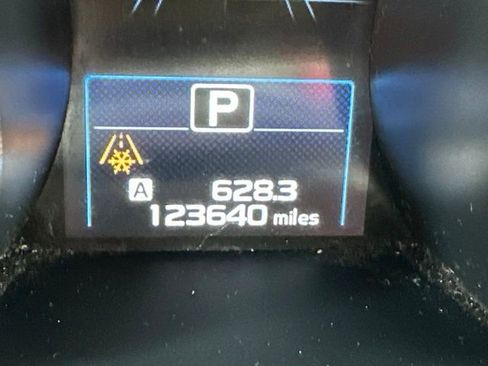 Used 2018 Subaru Outback 3.6R Limited AWD/4WD image 11