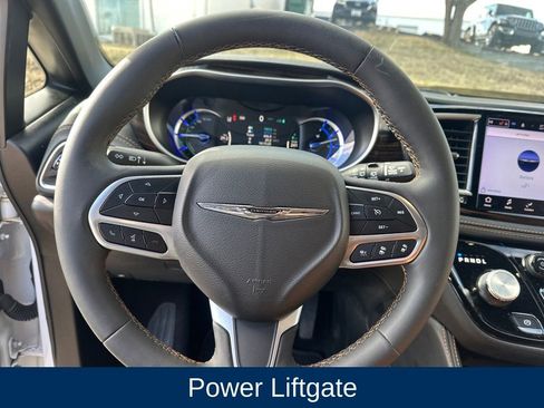 Used 2023 Chrysler Pacifica Pinnacle image 13