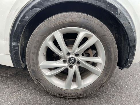 Used 2018 INFINITI QX30 Premium w/ Cargo Package FWD image 5
