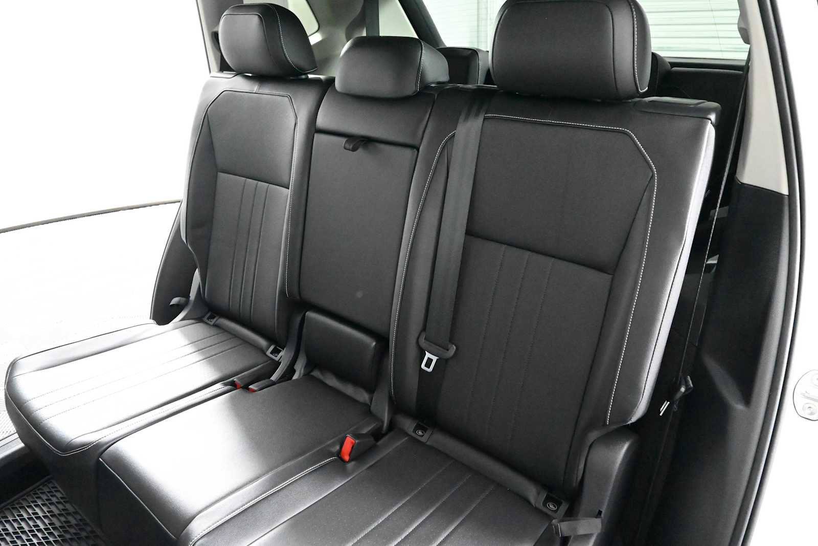 Certified 2022 Volkswagen Tiguan SE FWD image 12