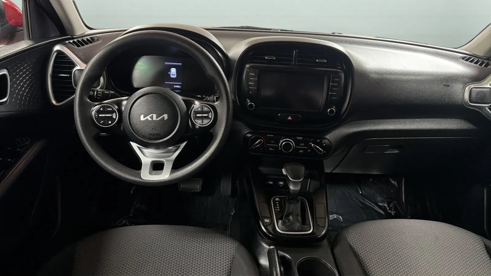 Used 2023 Kia Soul LX w/ Option Group 015 FWD image 10