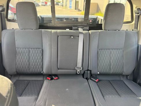 Used 2018 Nissan Titan SV w/ SV Convenience Package image 32