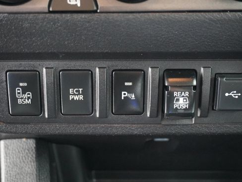 Used 2021 Toyota Tacoma TRD Off-Road w/ TRD Premium Off Road Package AWD/4WD image 26