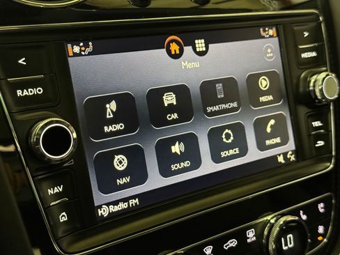 Used 2018 Bentley Bentayga Black Edition image 67