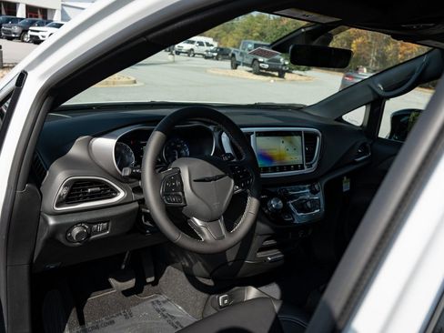 New 2026 Chrysler Voyager LX image 13