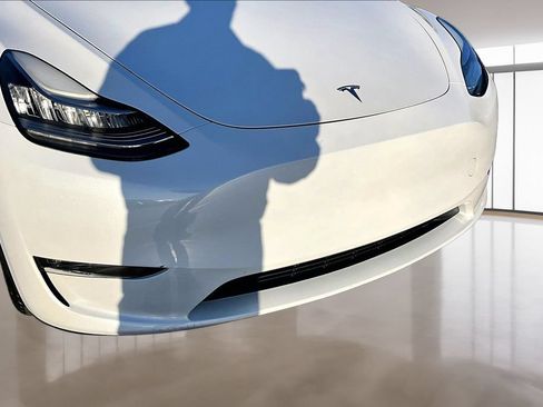 Used 2023 Tesla Model Y Long Range AWD/4WD image 31