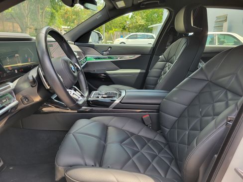 Used 2025 BMW 740i xDrive AWD/4WD image 19