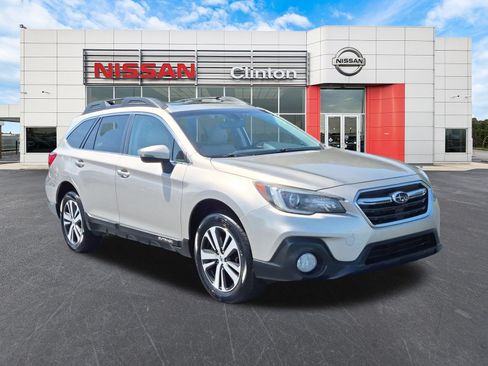 Used 2018 Subaru Outback 2.5i Limited AWD/4WD image 1