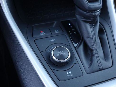 Certified 2025 Toyota RAV4 XLE image 18