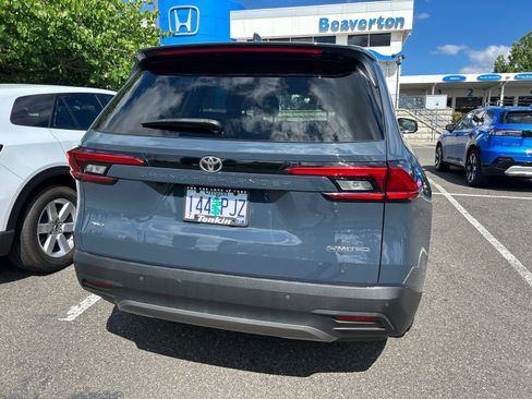 Used 2024 Toyota Grand Highlander AWD image 6
