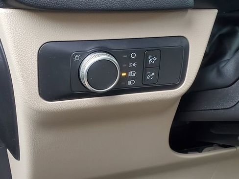 Used 2020 Ford Escape SE image 11