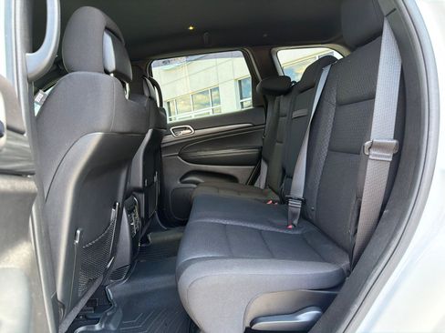 Used 2021 Jeep Grand Cherokee Laredo AWD/4WD image 17