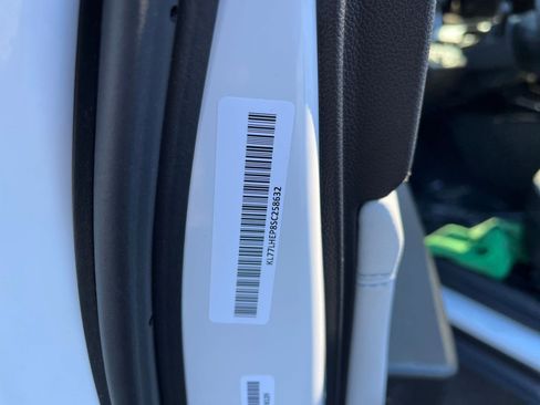 Used 2025 Chevrolet Trax LT w/ LT Convenience Package image 27