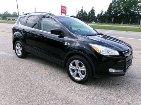 Used 2016 Ford Escape SE w/ Equipment Group 201A AWD/4WD image 3