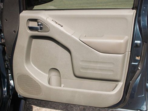 Used 2020 Nissan Frontier SV image 32