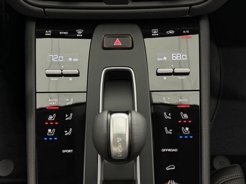 Certified 2026 Porsche Macan AWD/4WD image 38