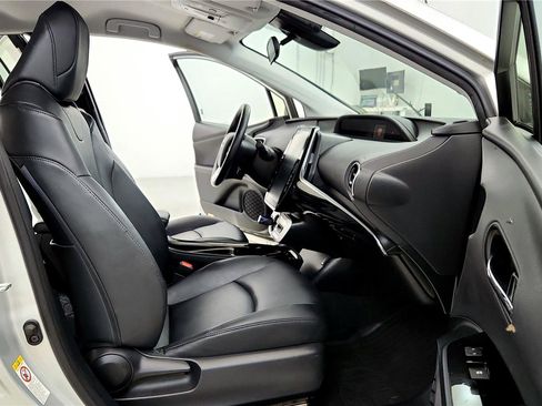 Used 2018 Toyota Prius Prime Premium image 17