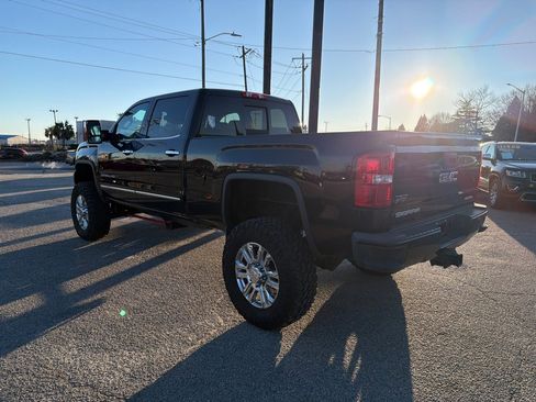 Used 2016 GMC Sierra 2500 Denali image 2