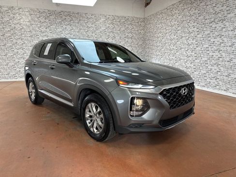 Used 2019 Hyundai Santa Fe SE image 1