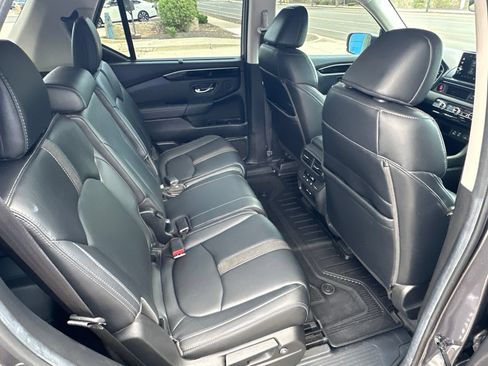 Used 2025 Honda Pilot EX-L image 25