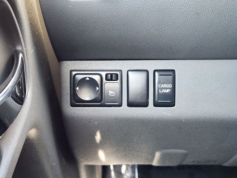 Used 2006 Nissan Frontier SE w/ (P01) Power Pkg AWD/4WD image 18