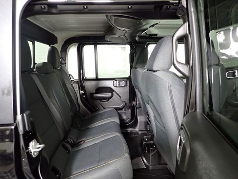 Used 2024 Jeep Gladiator Sport AWD/4WD image 33