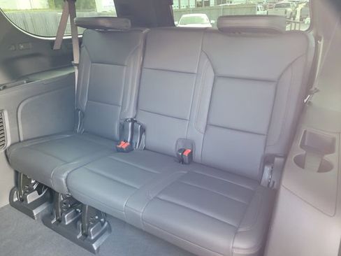 Used 2025 Chevrolet Suburban High Country AWD/4WD image 27
