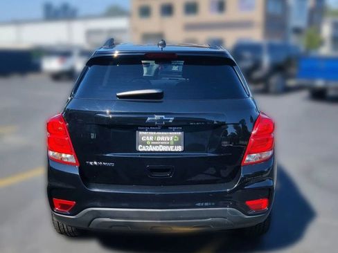 Used 2022 Chevrolet Trax LT w/ Midnight Edition image 6