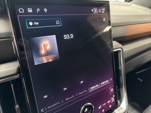 Used 2025 GMC Yukon XL Denali image 19