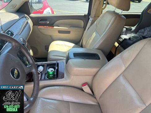 Used 2011 Chevrolet Avalanche LTZ AWD/4WD image 7