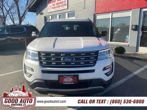 Used 2017 Ford Explorer XLT w/ Equipment Group 202A image 2