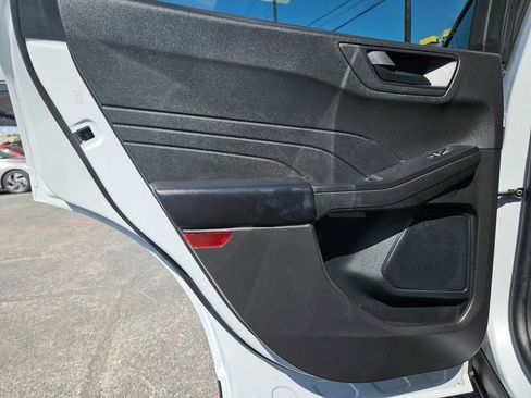 Used 2025 Ford Escape Active AWD/4WD image 18