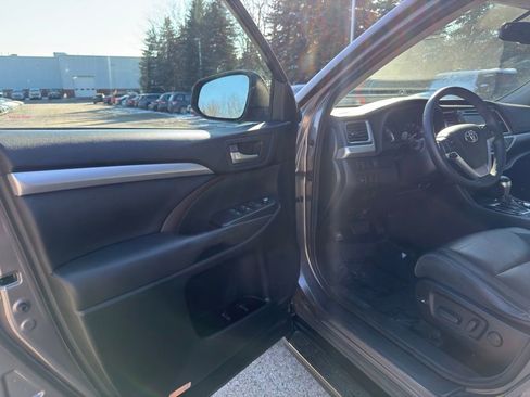 Used 2016 Toyota Highlander XLE image 10